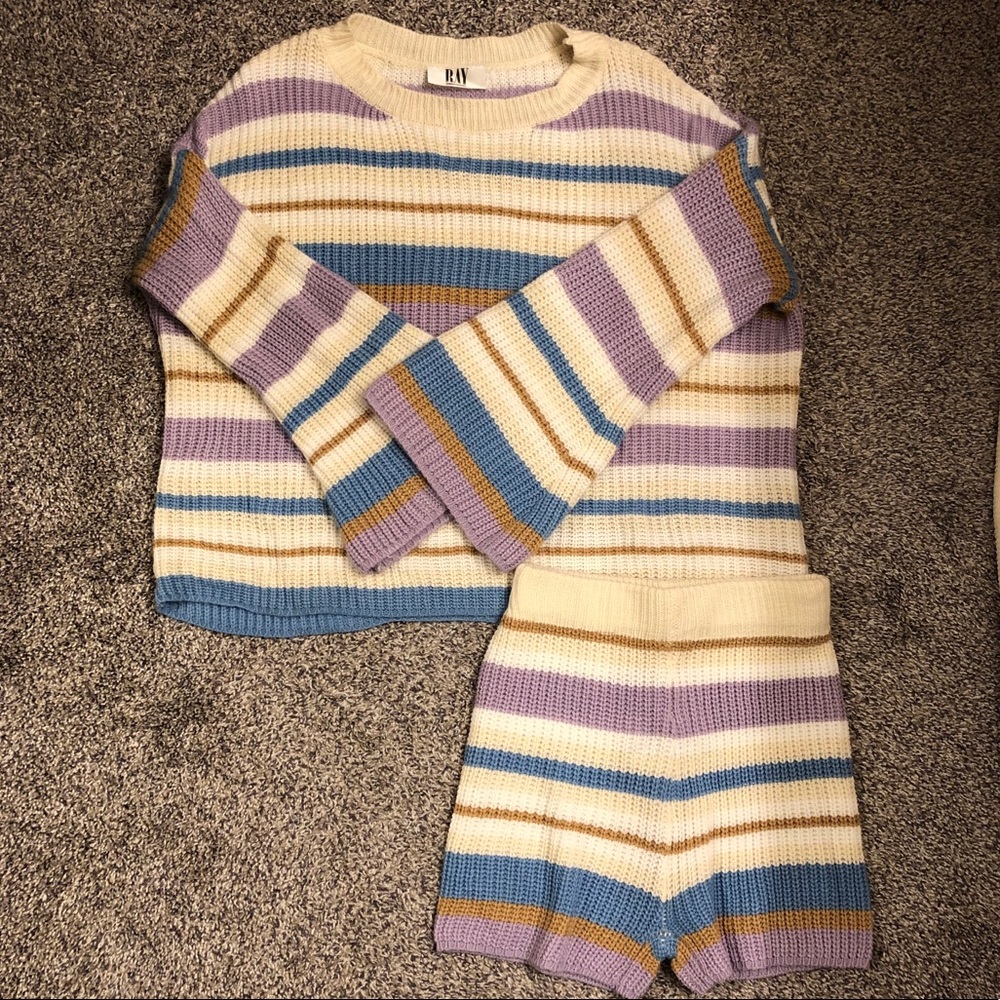 lounge set- top fits more like a medium, shorts are a true size small